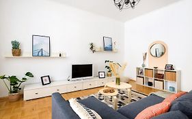 Spacious & Serene Downtown Home With Free Parking