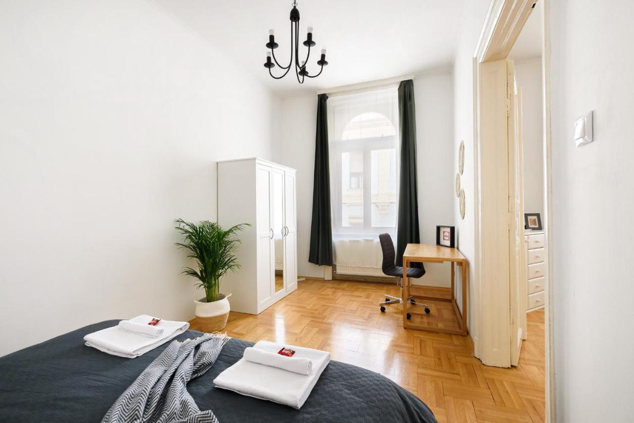 Spacious & Serene Downtown Home With Free Parking Budapeszt Zewnętrze zdjęcie