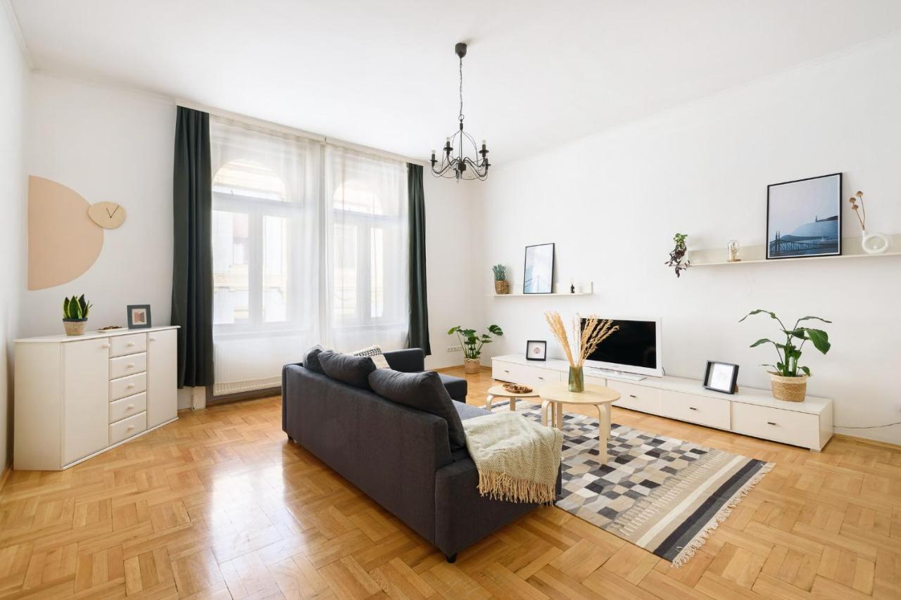 Spacious & Serene Downtown Home With Free Parking Budapeszt Zewnętrze zdjęcie